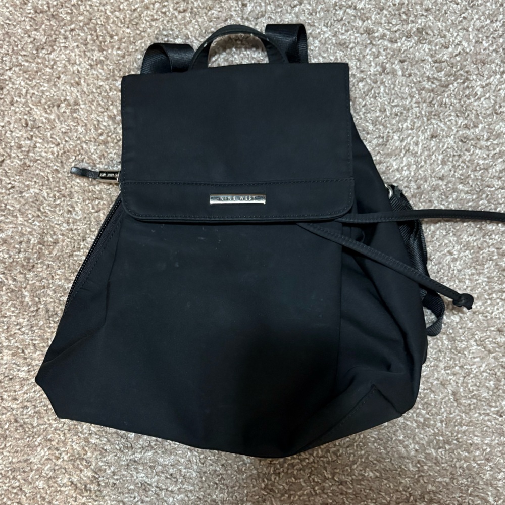 VINTAGE Nine West Black Compact Crossbody Bag with Front Zip Detail